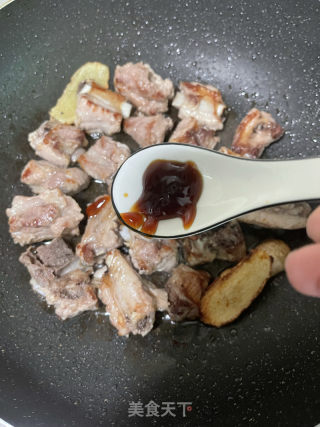 腐竹焖排骨的做法步调：7