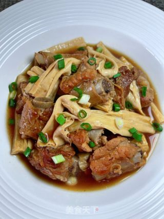 腐竹焖排骨的做法步调：14