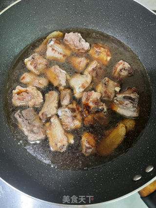 腐竹焖排骨的做法步调：8