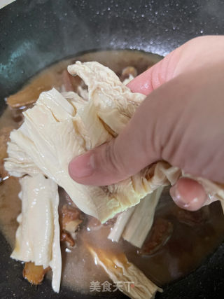 腐竹焖排骨的做法步调：10