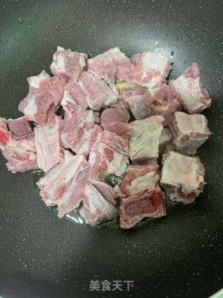 腐竹焖排骨的做法步调：5