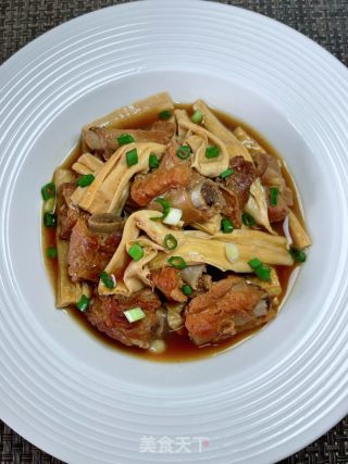 腐竹焖排骨的做法步调：12