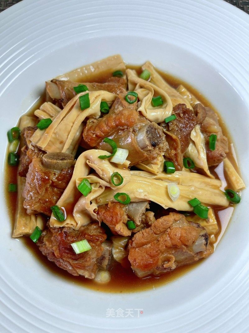 腐竹焖排骨的做法
