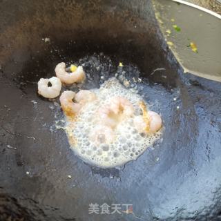 鸡蛋虾仁炒生菠菜杆的做法步调：6