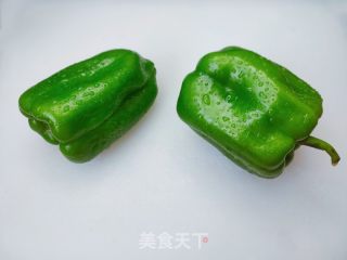 青椒胡萝卜炒肉的做法步调：2