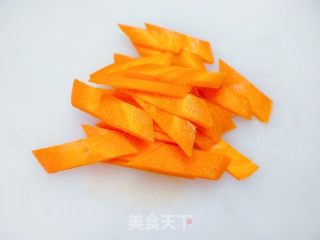 青椒胡萝卜炒肉的做法步调：4