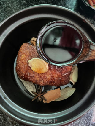 卤扣肉的做法步调：7