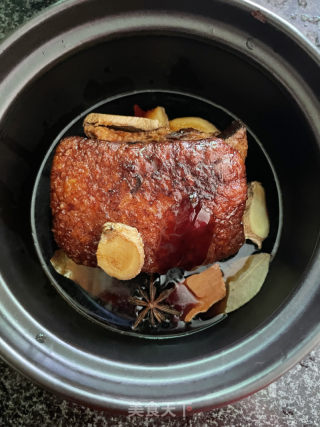卤扣肉的做法步调：8
