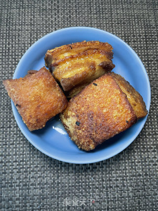 卤扣肉的做法步调：3