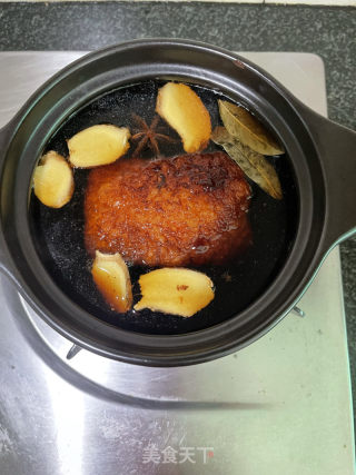 卤扣肉的做法步调：9