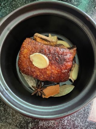 卤扣肉的做法步调：6