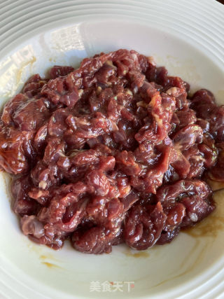 牛肉炒荷兰豆的做法步调：3
