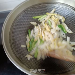 青蒜炒雷笋的做法步调：10