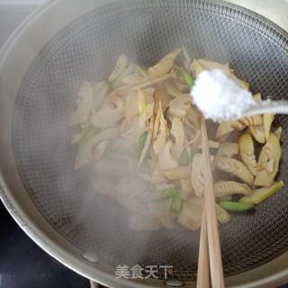 青蒜炒雷笋的做法步调：13