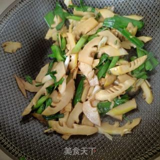 青蒜炒雷笋的做法步调：15