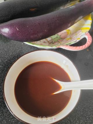 茄子盖饭的做法步调：1