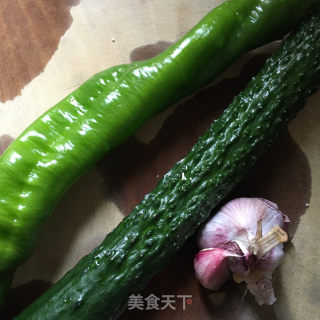 凉拌黄瓜片的做法步调：1