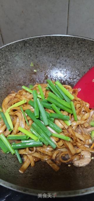 肉丝辣椒炒河粉的做法步调：8