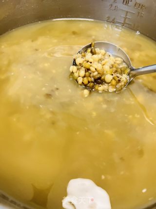 芒种时节吃绿豆系列煮了绿豆薏米糖火的做法步调：3