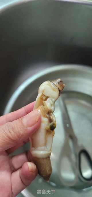 青椒炒蛏王肉的做法步调：2