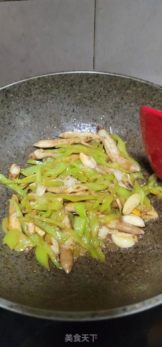 青椒炒蛏王肉的做法步调：14