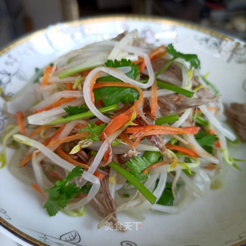 绿芽菜拌鸽胸肉的做法