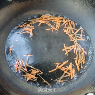 绿芽菜拌鸽胸肉的做法步调：1