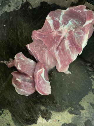 油豆腐炒肉沫的做法步调：2