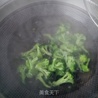 鸽胸肉拌西兰花的做法步调：5