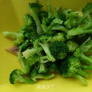 鸽胸肉拌西兰花的做法步调：6
