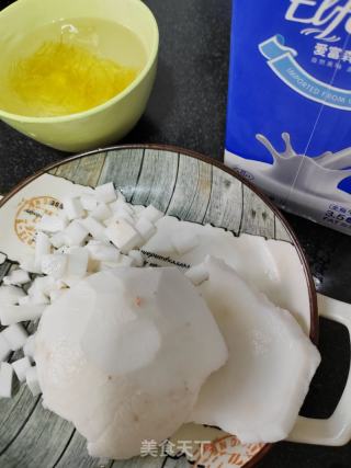 椰奶冻的做法步调：1