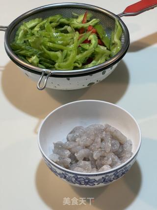 苦瓜虾仁的做法步调：1