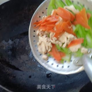 鸡胸肉炒菜芯的做法步调：13