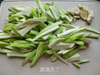 丝瓜虾皮豆腐汤的做法步调：1