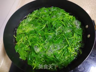 喷鼻辣萝卜缨的做法步调：2