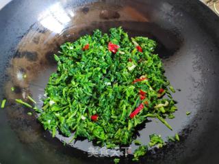 喷鼻辣萝卜缨的做法步调：4