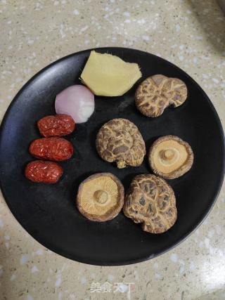 冬菇蒸滑鸡的做法步调：3