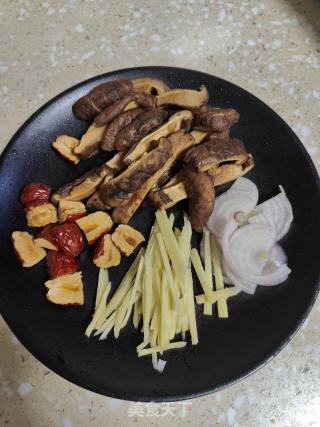 冬菇蒸滑鸡的做法步调：4
