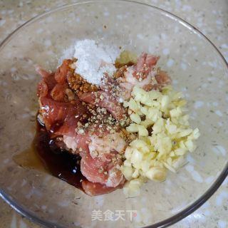 黄花菜蒸滑肉的做法步调：5
