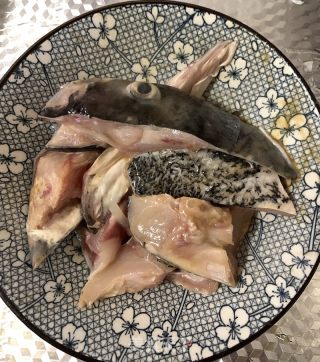 家常沙锅鱼头煲的做法步调：2