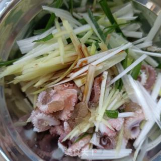 葱姜拌章鱼的做法步调：11