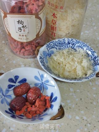 苹果银耳糖火的做法步调：1