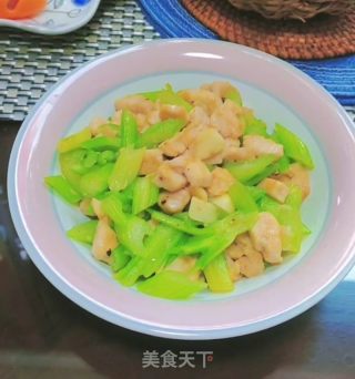 鸡胸肉炒芹菜的做法步调：11
