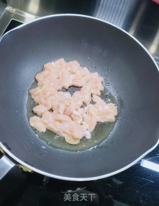 鸡胸肉炒芹菜的做法步调：7