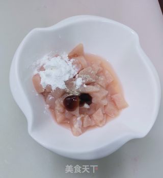 鸡胸肉炒芹菜的做法步调：3