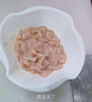 鸡胸肉炒芹菜的做法步调：4