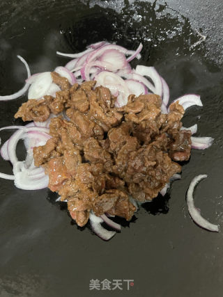 洋葱炒牛肉的做法步调：9