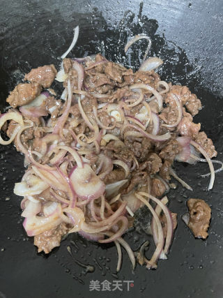 洋葱炒牛肉的做法步调：11