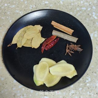 牛纯萝卜煲的做法步调：3