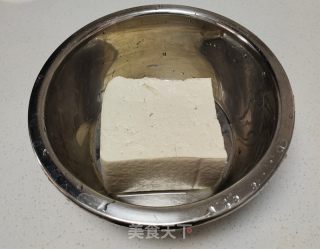 里包糠炸豆腐的做法步调：1